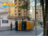 Van escolar tomba e deixa feridos em Praia Grande, SP