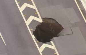 Asfalto cede e cratera interdita trecho na marginal Tietê em SP