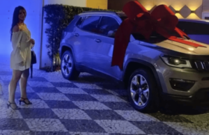 Jovem perde carro ganho em sorteio após demissão e cobra reembolso