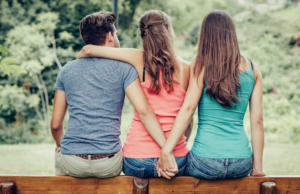 Síndrome de Fortunata: O que é e o que a psicologia diz sobre quem se apaixona por pessoas casadas ou em união estável