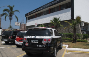 Carro dublê com drogas e dinheiro é apreendido em Praia Grande SP