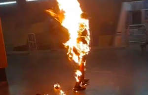 Morre homem que ateou fogo em si mesmo em estação de metrô em SP.