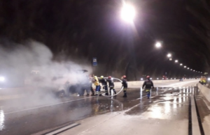 Incêndio em veículo interrompe tráfego na Rodovia dos Tamoios