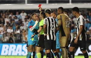 “La mano de Dios” Neymar é expulso após tentar fazer gol de mão