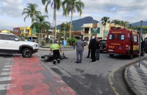 Motociclista fica ferido em colisão no Centro de Caraguatatuba