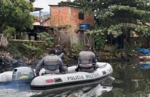 Polícia Militar encontra mais de 100 kg de drogas enterradas em área de mata em São Vicente SP