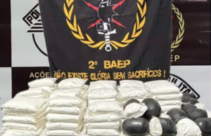 Baep apreende 77 kg de pasta base de cocaína dentro de gruta no litoral de SP