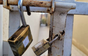 Furto de cadeados preocupa moradores no Centro de São Vicente