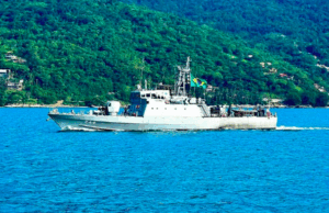 Marinha realiza buscas por lancha desaparecida com três pessoas no litoral de SP