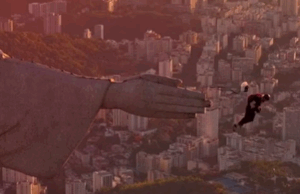 Homem invade Cristo Redentor e salta de paraquedas do monumento.