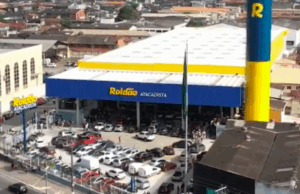 Funcionário é demitido, após pedir indenização por furto de moto no trabalho.