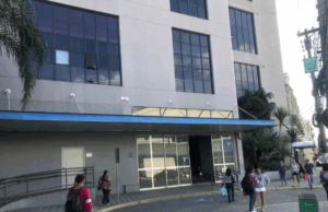 Aluna denuncia professor por assédio sexual dentro da faculdade em Santos.