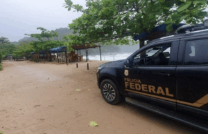 Polícia Federal cumpre mandado de busca e apreensão em área de invasão em Ubatuba