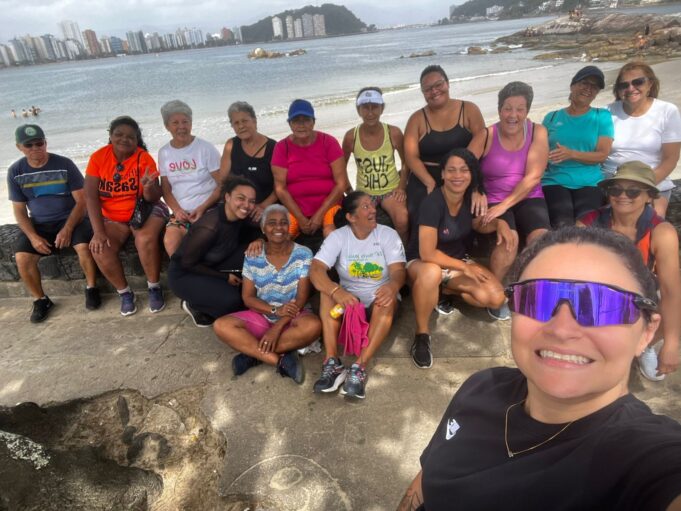 Projeto Social Jhony Sasaki realiza aula diferenciada com percurso pela orla e Ilha Porchat.